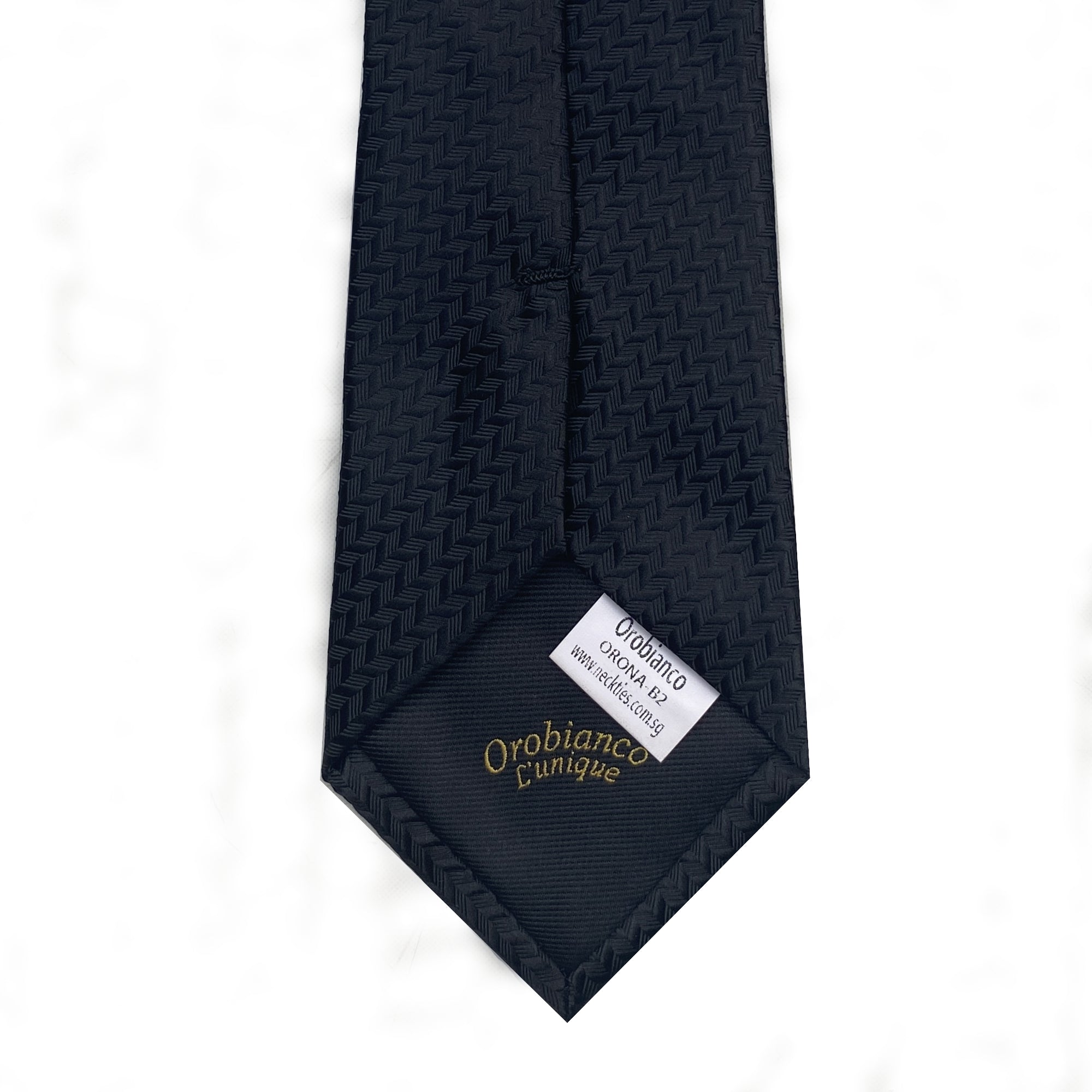 Orotie Black with Maze Design